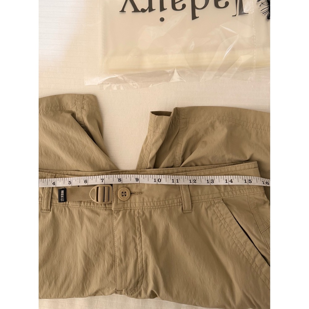 REI Co-op Sahara Cargo Shorts Womens 8 Tan Relaxed Fit Hiking Outdoor Utility - Picture 12 of 12